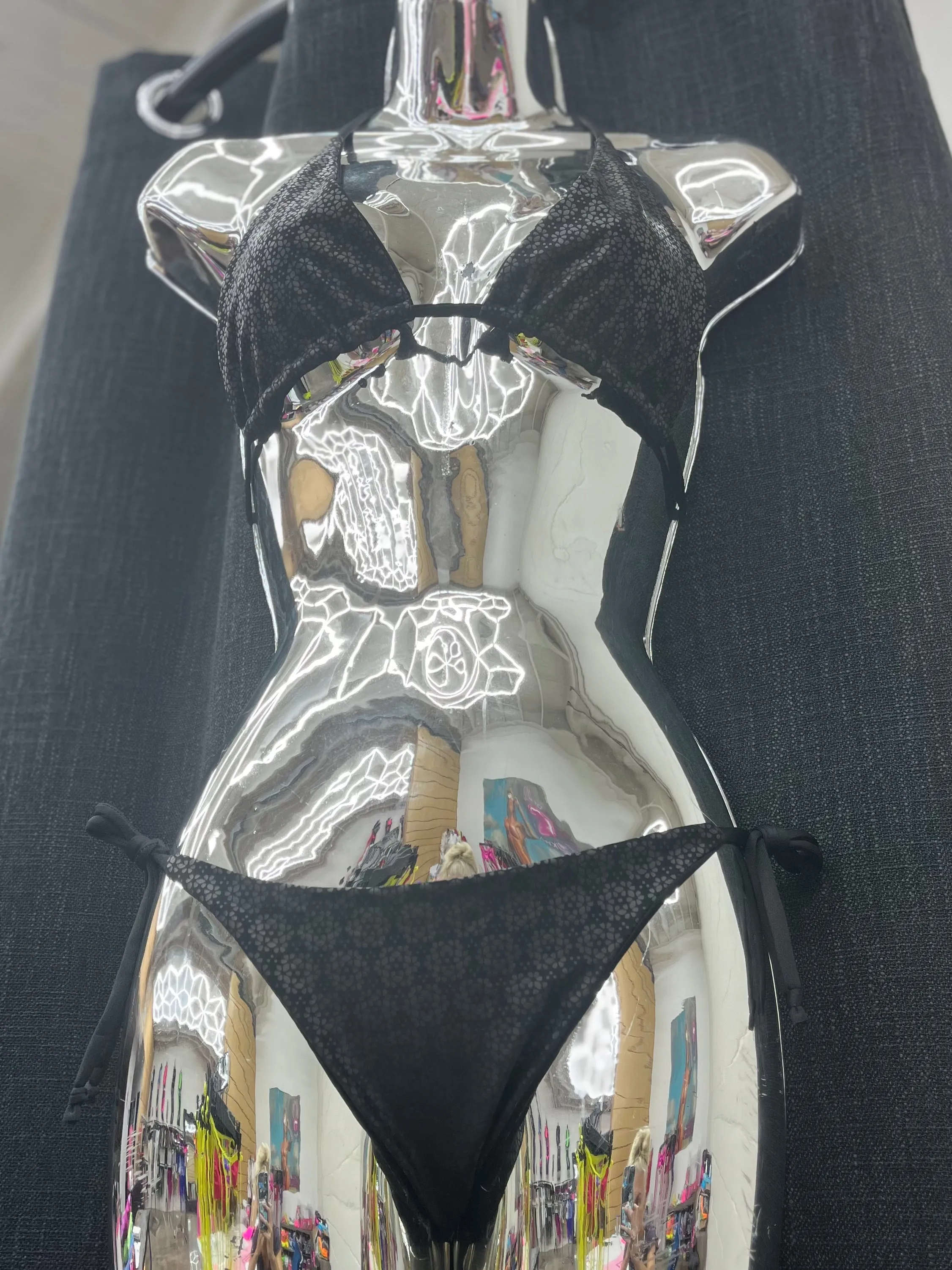 Black Daisy // Tie Side Bottom