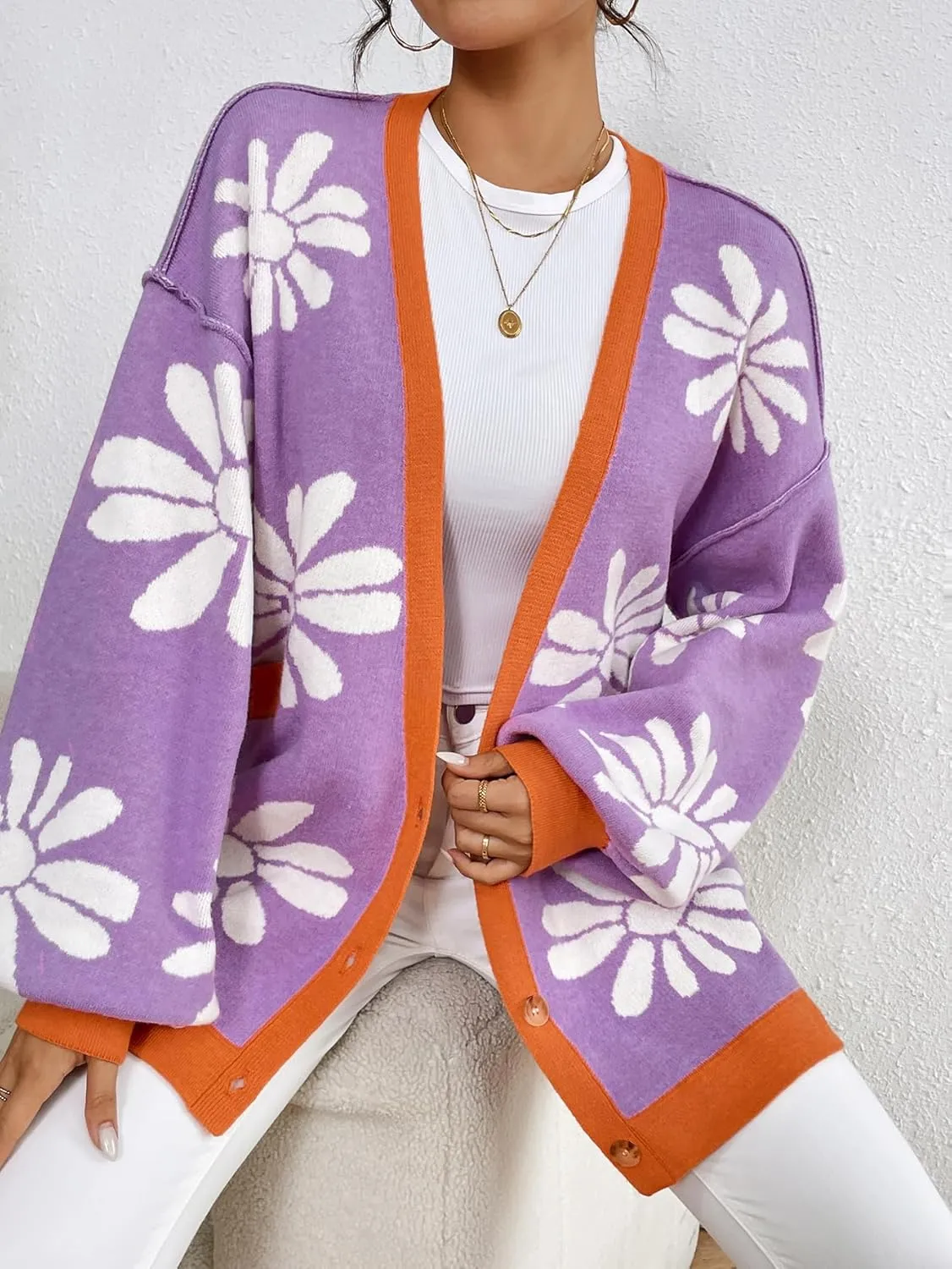chouyatou Women's Y2K Daisy Floral Printed Oversized Cardigans Button Down Knitted Cardigan Sweaters with Pockets