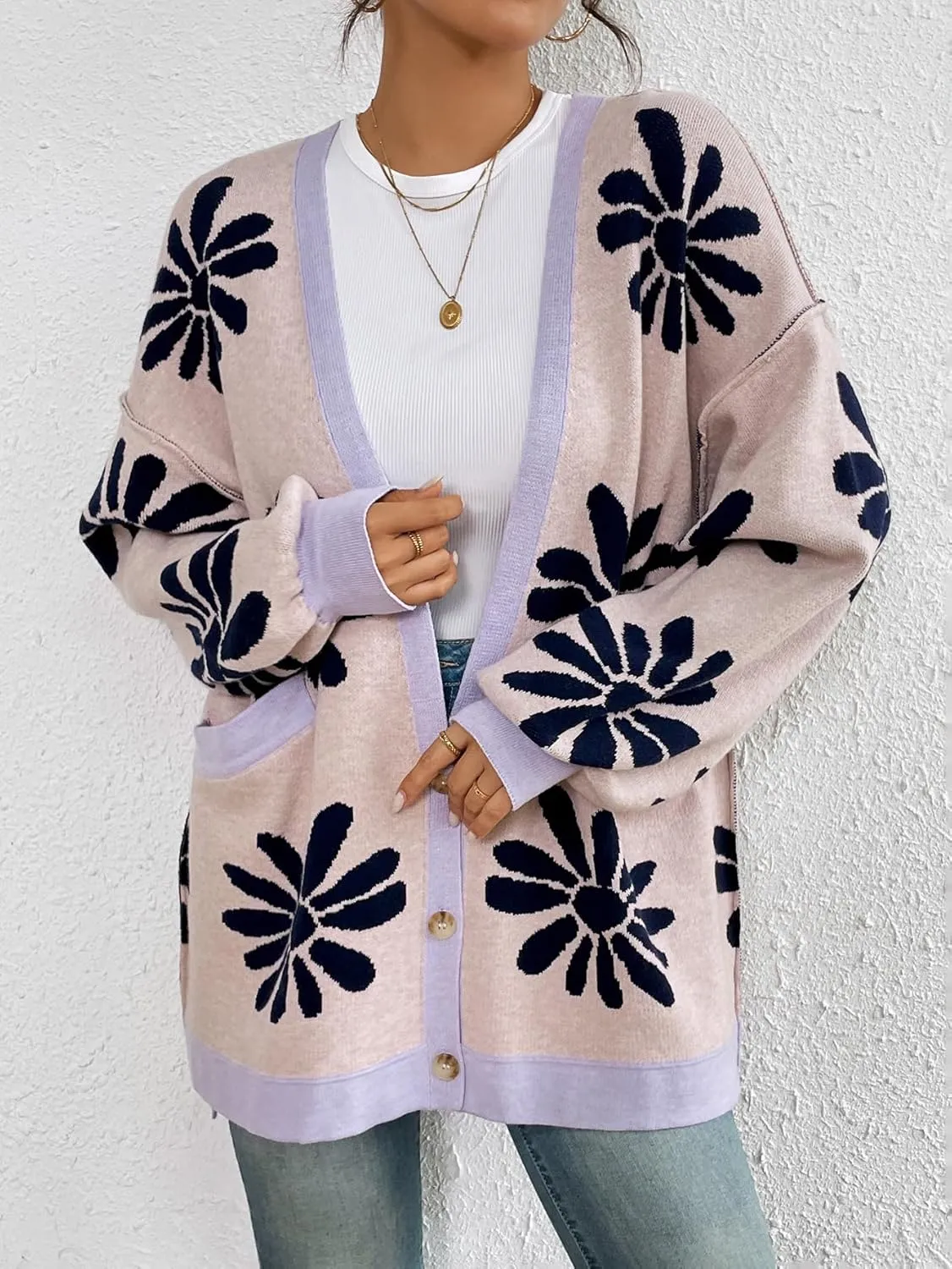 chouyatou Women's Y2K Daisy Floral Printed Oversized Cardigans Button Down Knitted Cardigan Sweaters with Pockets