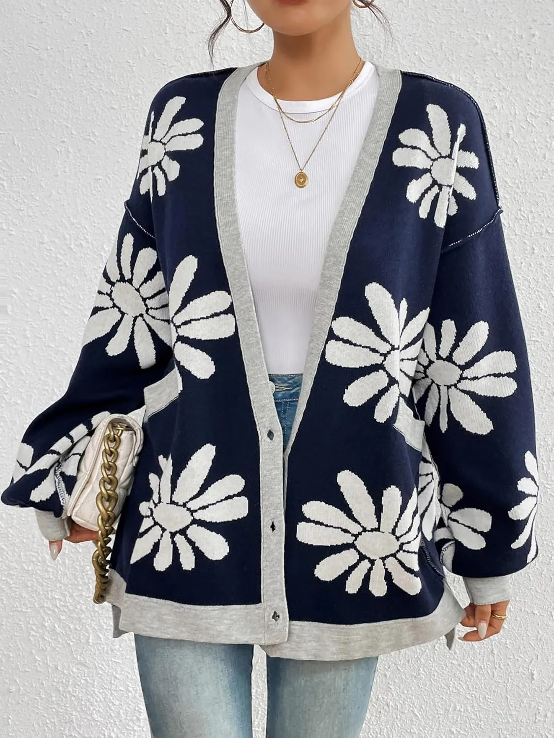 chouyatou Women's Y2K Daisy Floral Printed Oversized Cardigans Button Down Knitted Cardigan Sweaters with Pockets