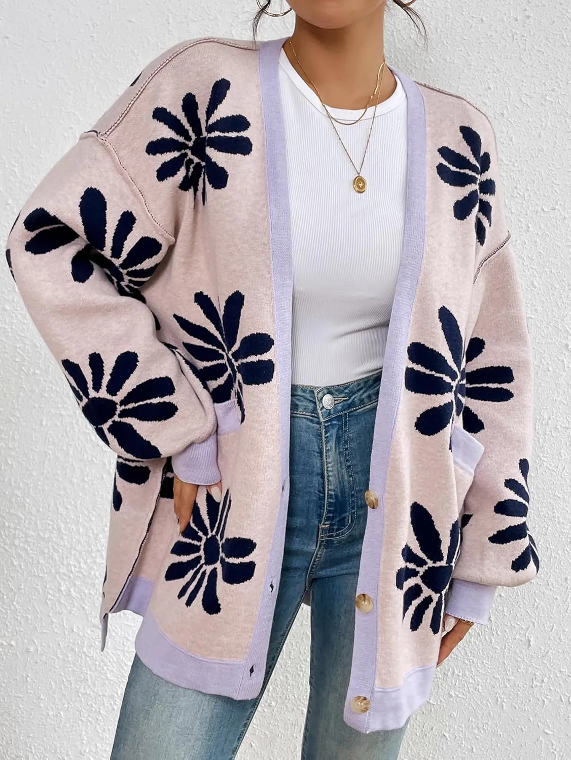 chouyatou Women's Y2K Daisy Floral Printed Oversized Cardigans Button Down Knitted Cardigan Sweaters with Pockets