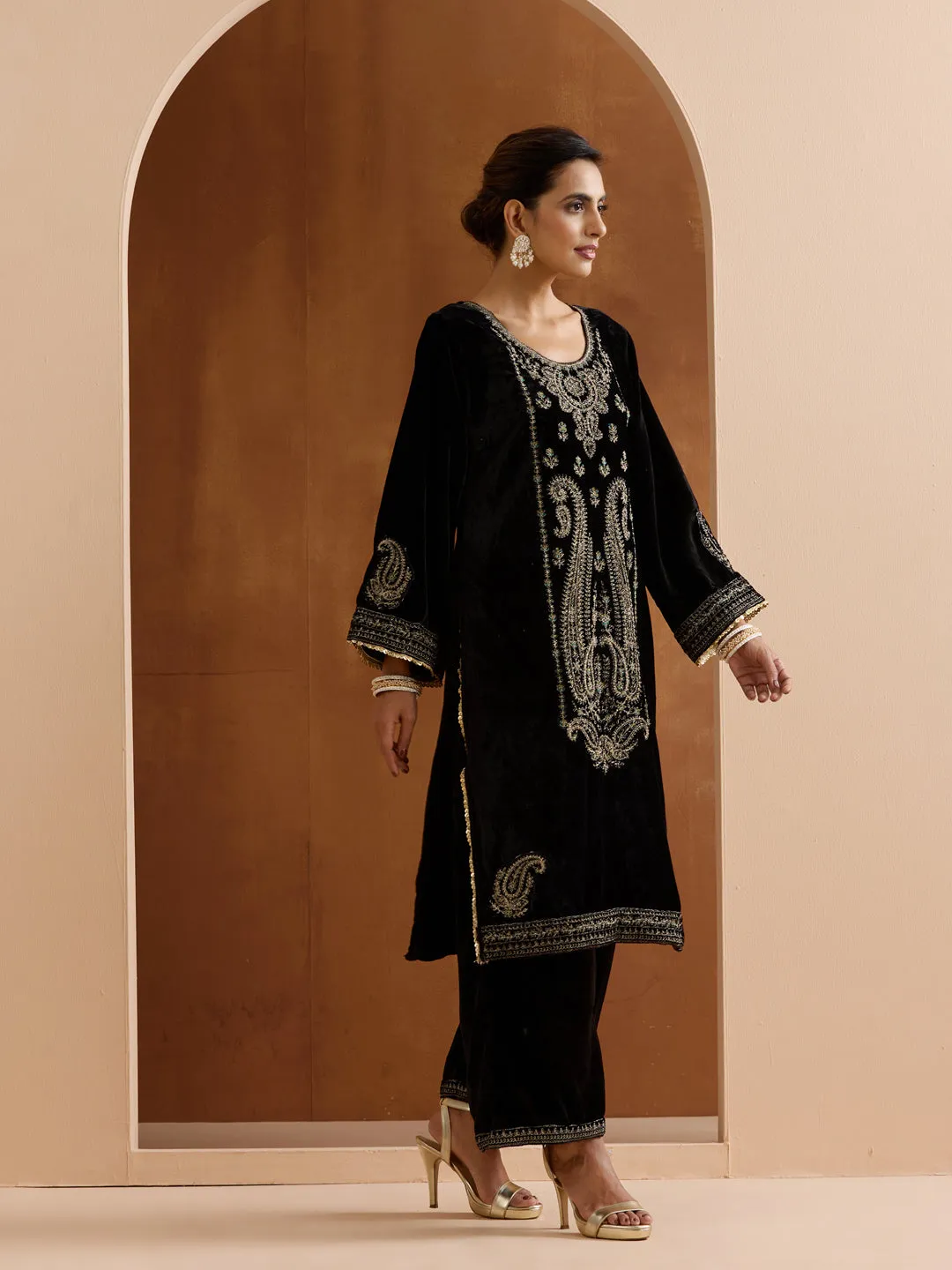 ISHIN Women black Velvet 2pcs kurta set