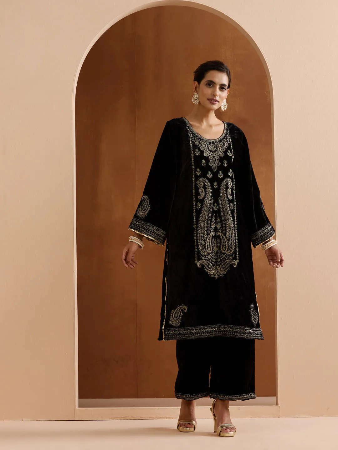 ISHIN Women black Velvet 2pcs kurta set