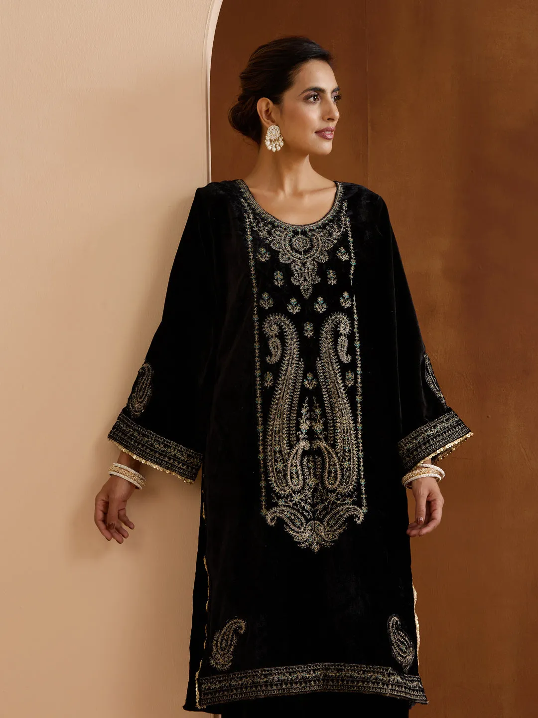 ISHIN Women black Velvet 2pcs kurta set