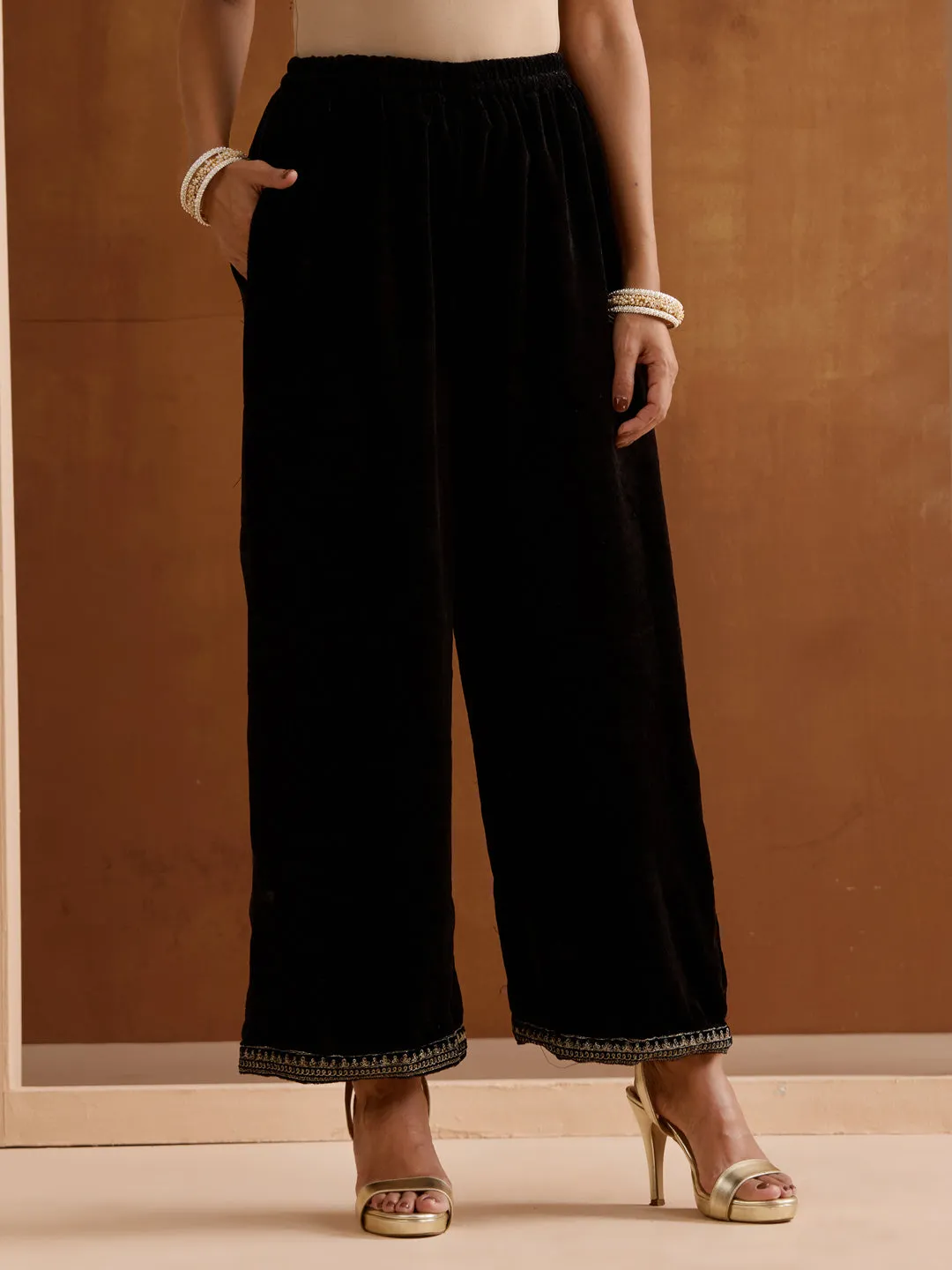 ISHIN Women black Velvet 2pcs kurta set