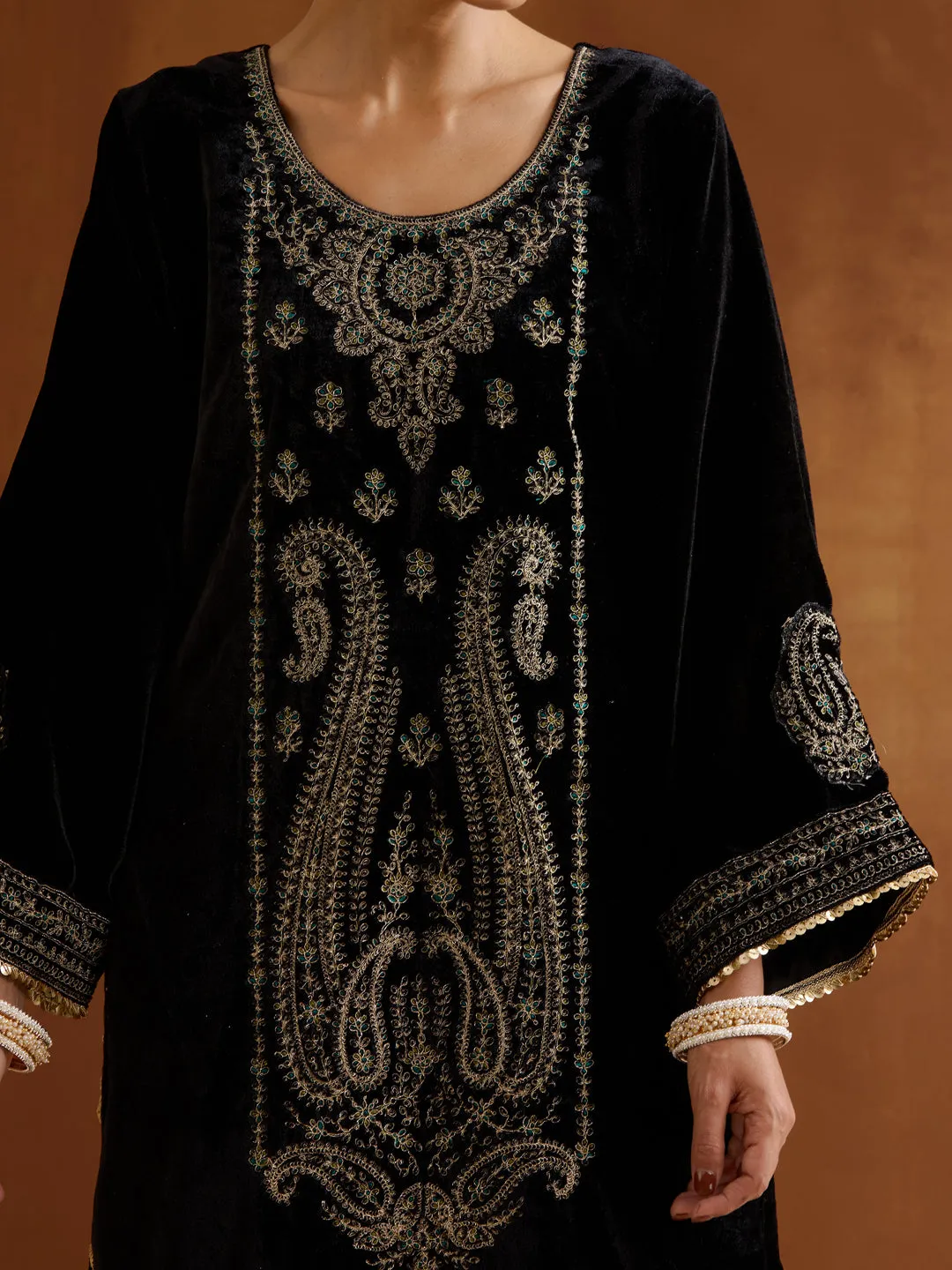 ISHIN Women black Velvet 2pcs kurta set